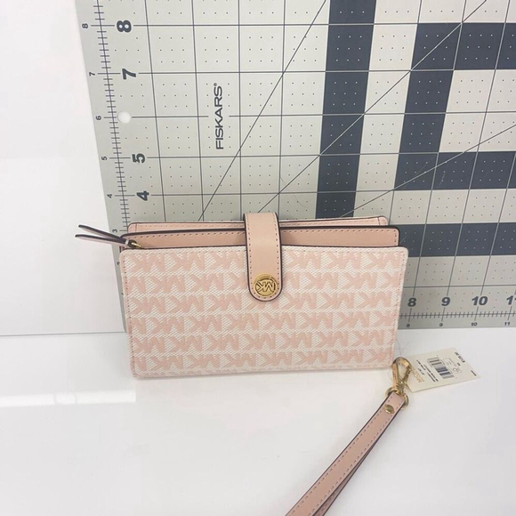 Michael Kors Tech Phone Wallet/Wristlet Pink Jaquard Fabric Soft Pink
